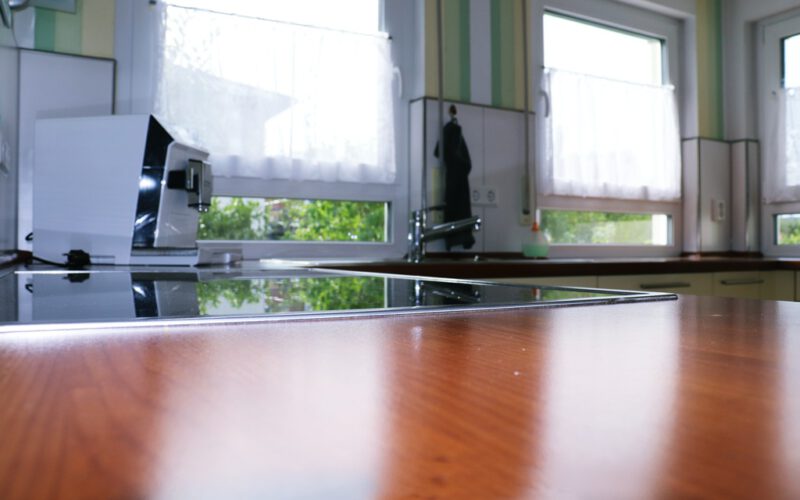 Freistehendes Einfamilienhaus in 74744 Ahorn, Einbauküche - Kochfeld