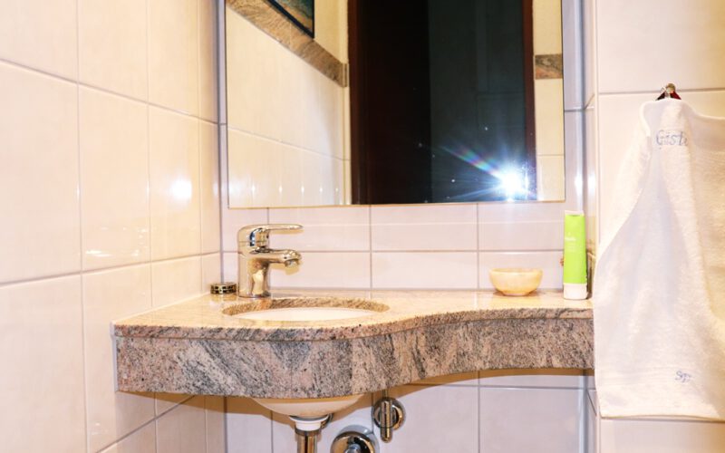 Foto Gäste WC 3,5 Zimmer Eigentumswohnung in 70469 Stuttgart zum Kauf