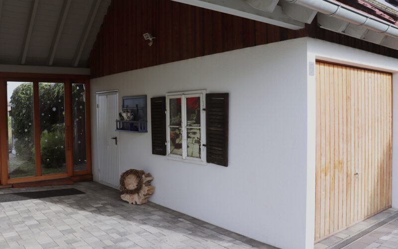 Freistehendes Einfamilienhaus in 74744 Ahorn, Garage und Carport