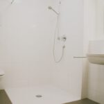 Bad mit bodenebener Dusche - Mietwohnung in Feuerbach